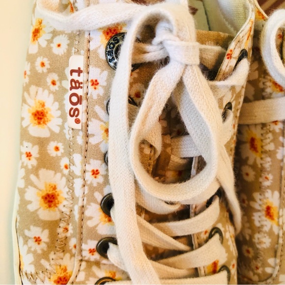Taos Star Daisy Floral Print Canvas Low Top Sneakers Women’s 9.5 Tan Lace up - Picture 3 of 12